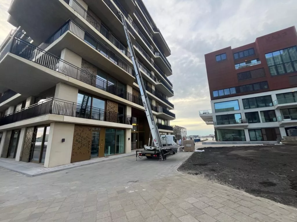 Meubels en witgoed verhuizen met een verhuislift in Amsterdam